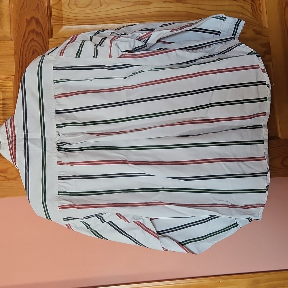 Woman's Button down - Picture 2 of 4